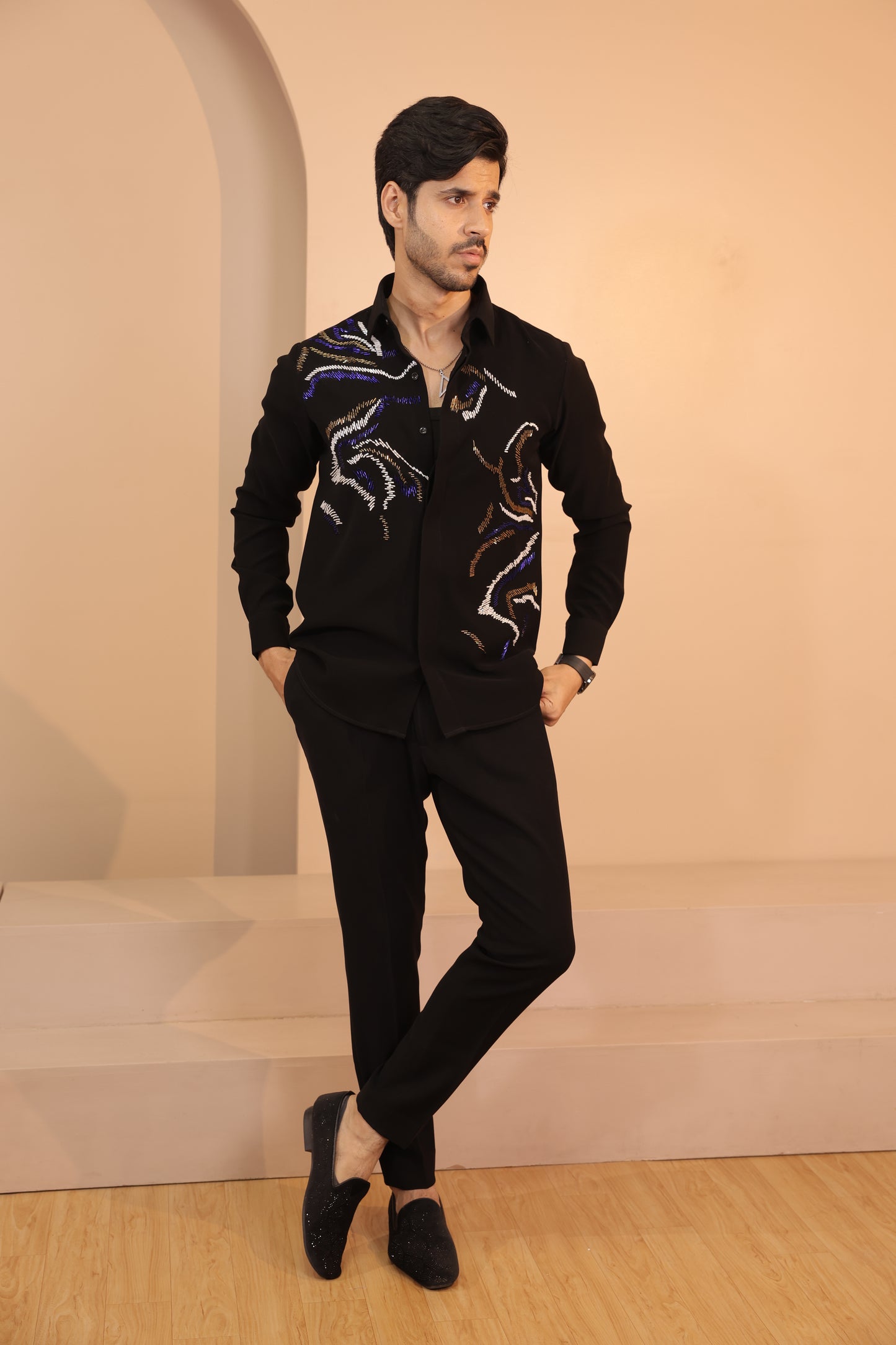 Black multiple embroidery shirt