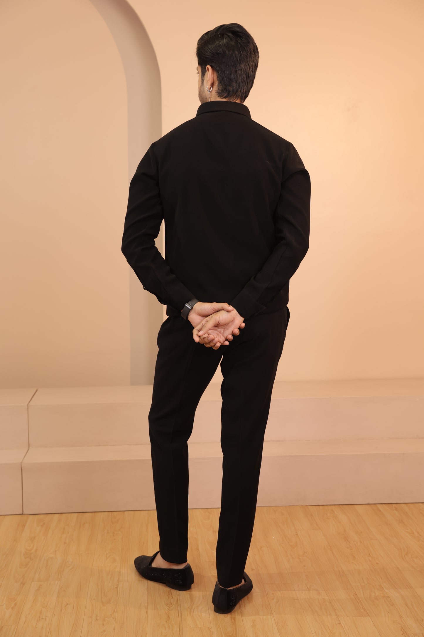 Black multiple embroidery shirt