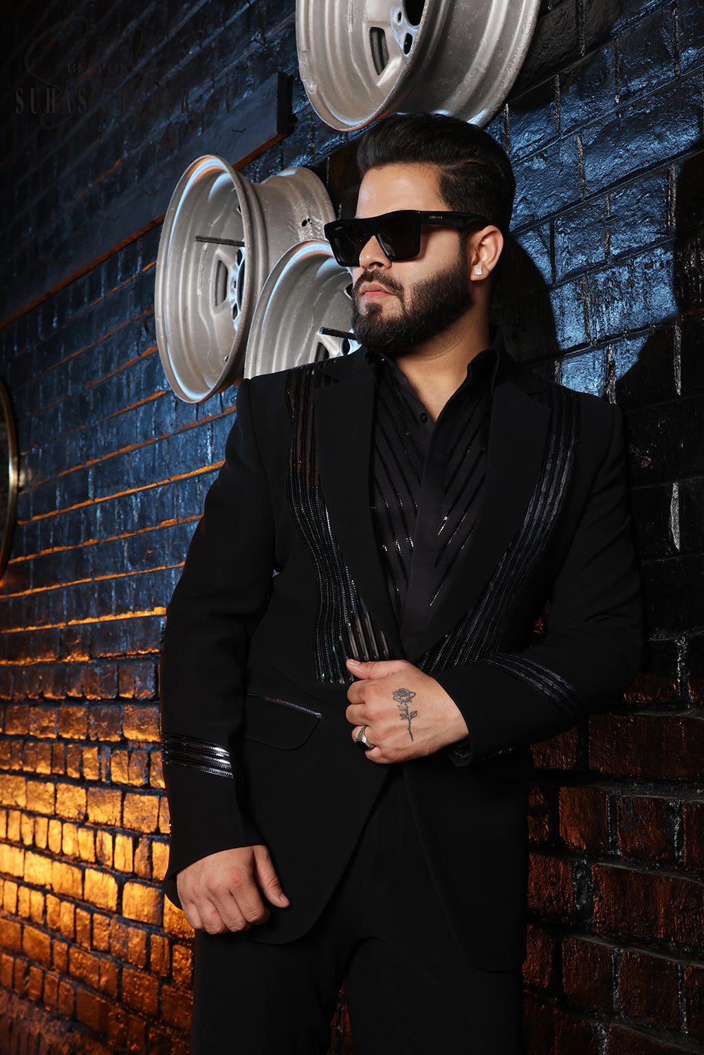 BLACK TAPING COAT