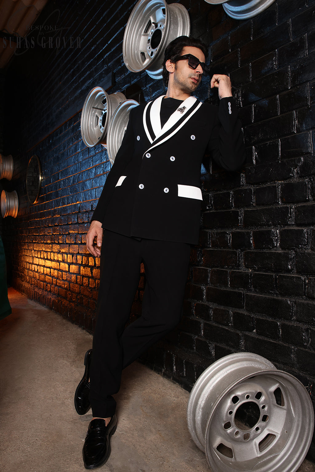 BLACK DOUBLE BREASTED TUXEDO