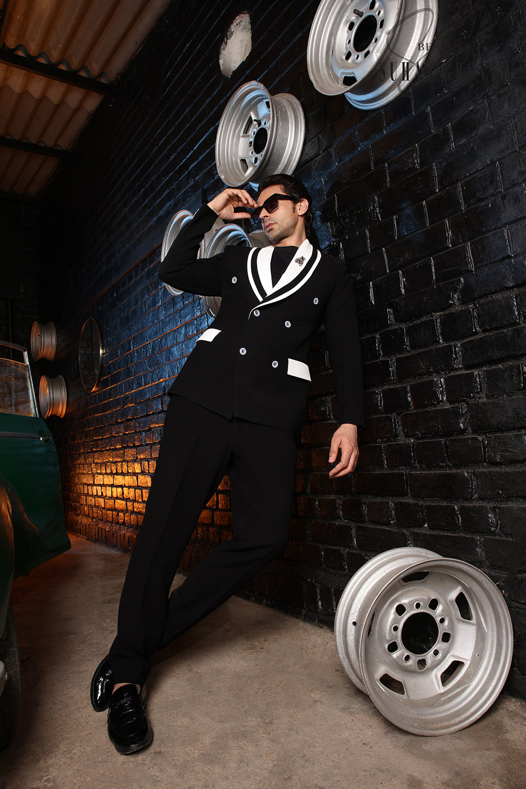 BLACK DOUBLE BREASTED TUXEDO