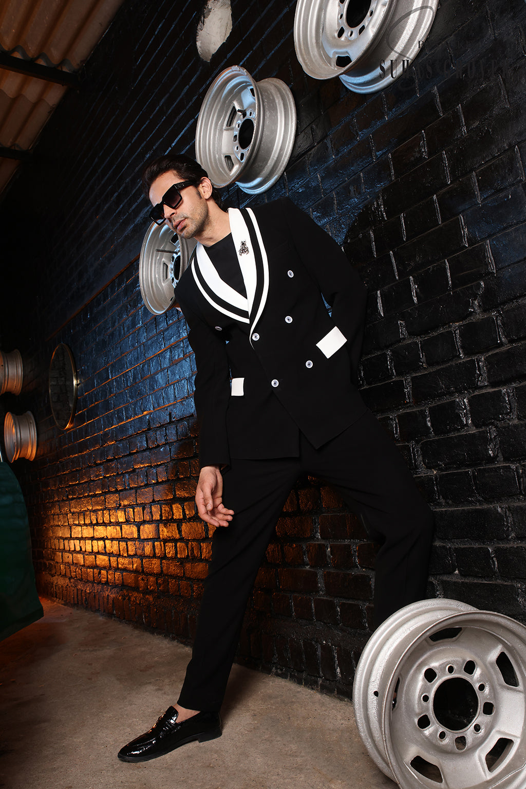 BLACK DOUBLE BREASTED TUXEDO