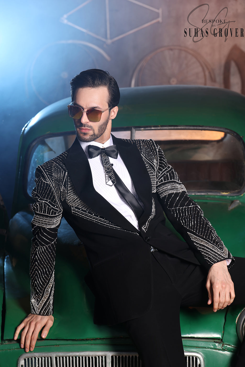 BLACK SILVER TUXEDO SET